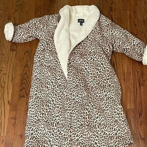 Lands End Cream Sherpa Jacket / robe with Leopard Print
